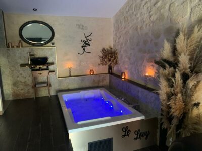 Le Lovy , Studio avec Jacuzzi